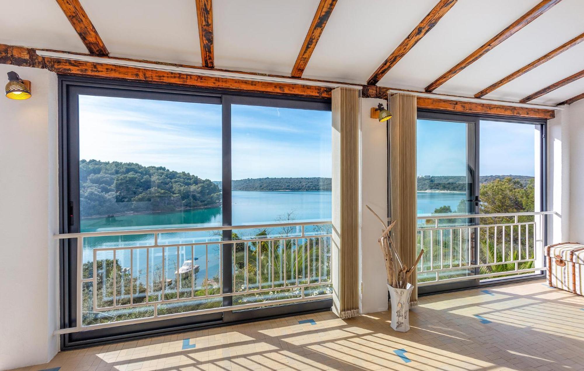 Stunning Apartment In Pula With Kitchen Apartman