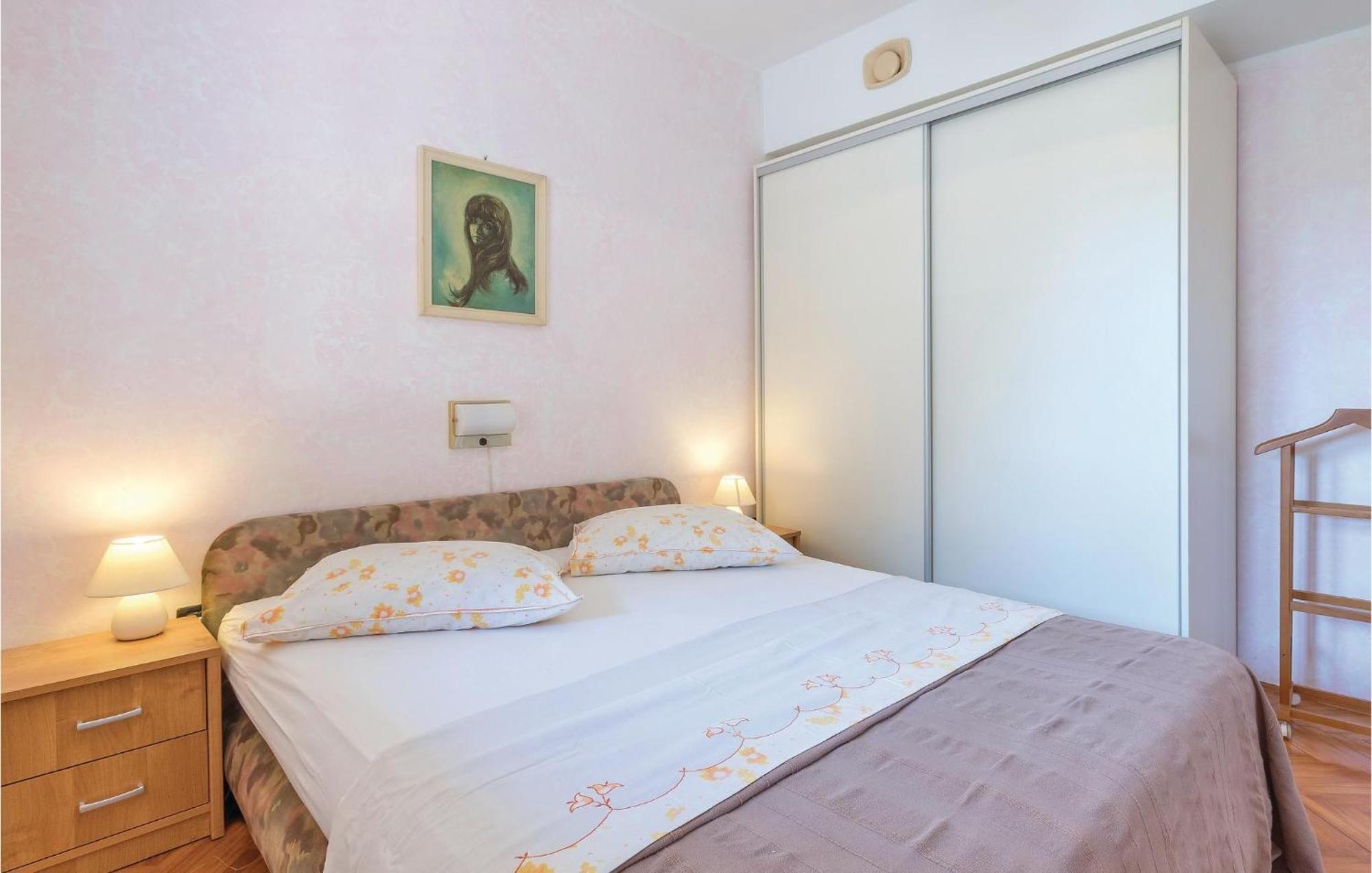 Apartman Stunning Apartment In Pula With Kitchen Pula