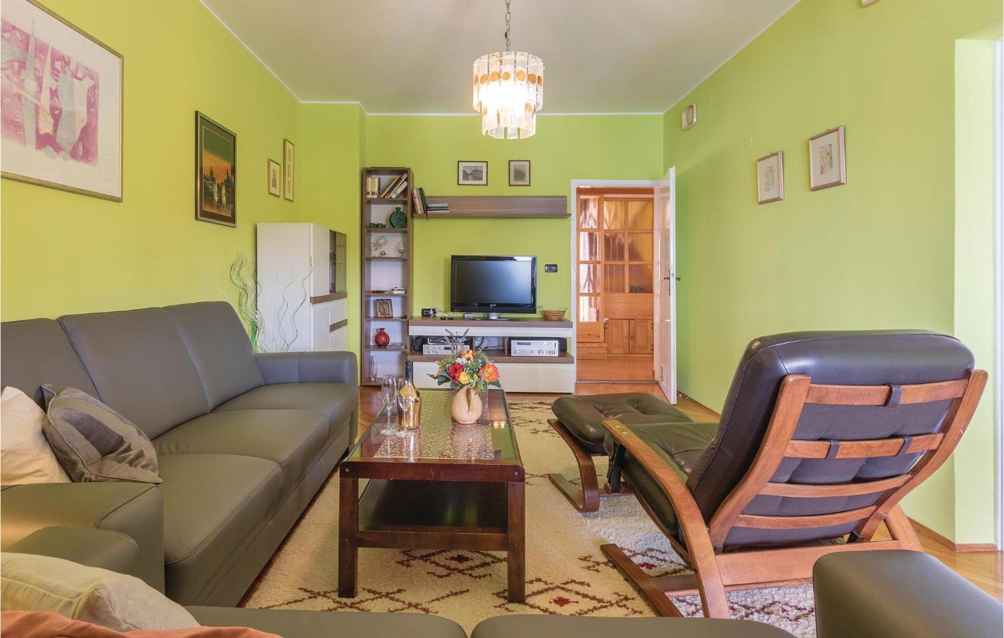 Apartman Stunning Apartment In Pula With Kitchen